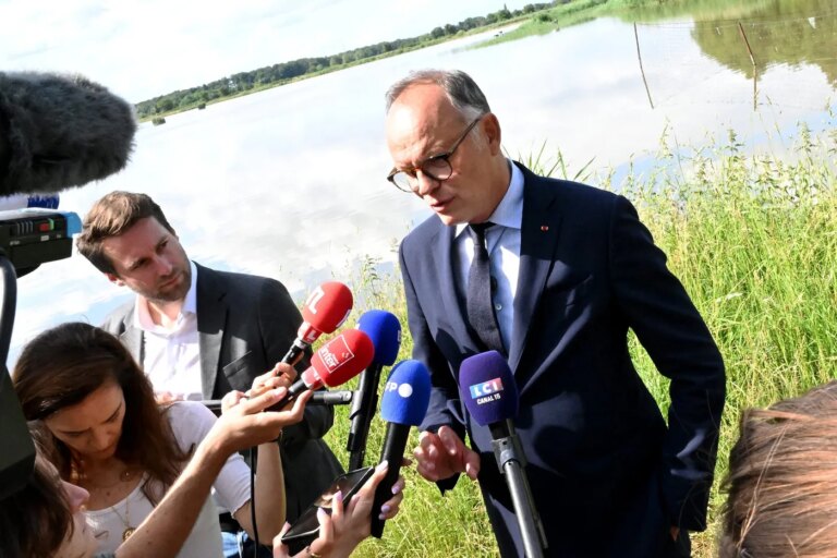 Édouard Philippe propose une modification de la Charte de l’environnement pour soutenir l’agriculture.