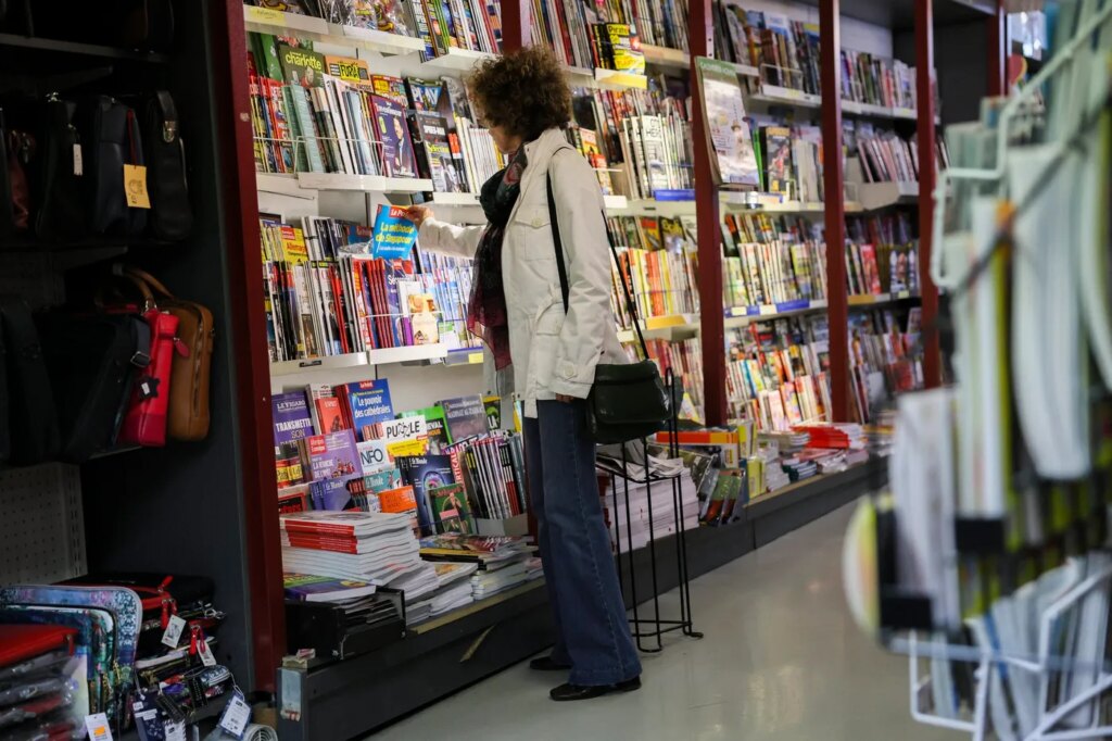 « La Vie devient quinzomadaire : un changement face à la crise actuelle du secteur de la presse »