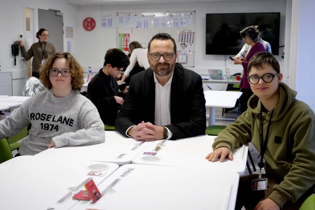 Une école de commerce près de Lyon adapte ses méthodes pour les étudiants en situation de handicap mental.