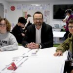 Une école de commerce près de Lyon adapte ses méthodes pour les étudiants en situation de handicap mental.