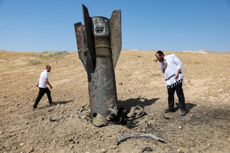 Iran et Israël : tensions militaires croissantes au Moyen-Orient après des échanges récents.