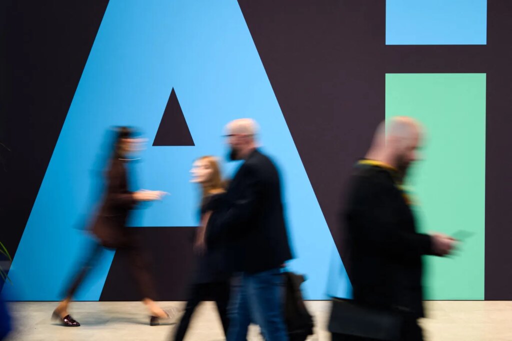 Intelligence artificielle : les experts appellent à une approche équilibrée face aux avancées technologiques.