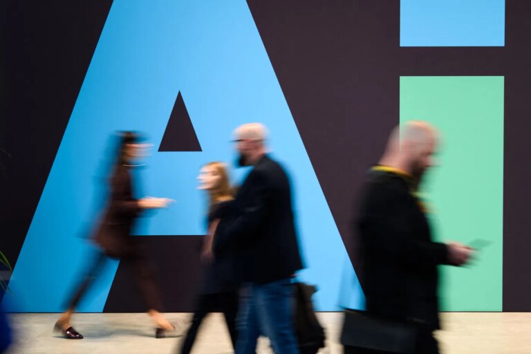 Intelligence artificielle : les experts appellent à une approche équilibrée face aux avancées technologiques.