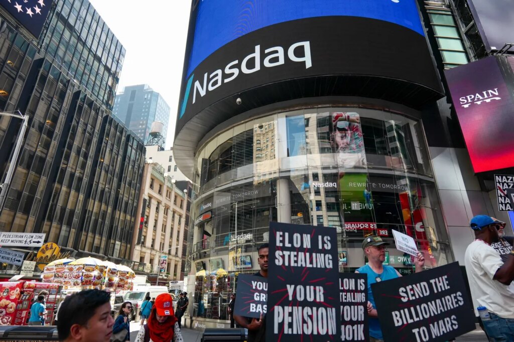 SpaceX prévoit une introduction en Bourse record, selon Elon Musk.