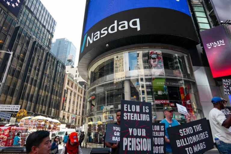 SpaceX prévoit une introduction en Bourse record, selon Elon Musk.