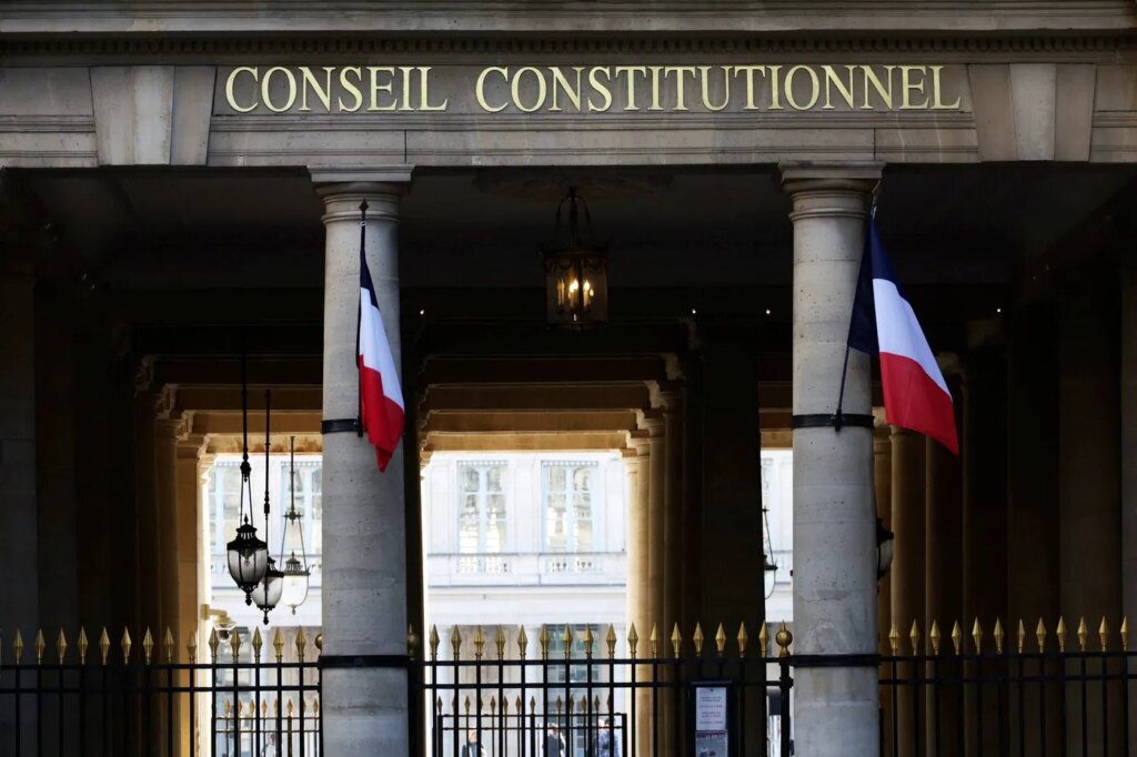 Fin de vie : le Conseil constitutionnel exclut la question éthique du référendum.