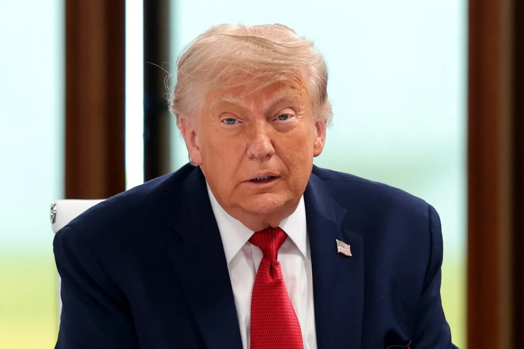 Trump suscite des réactions mitigées face à son inconstance politique persistante.
