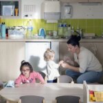 Action sociale : communes en péril face à l&rsquo;affaiblissement du premier réseau de solidarité