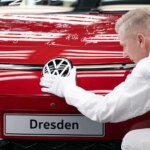 Volkswagen face à une menace existentielle selon des analystes du secteur automobile.