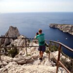 Réservation obligatoire dans les Calanques de Marseille pour préserver la biodiversité locale.