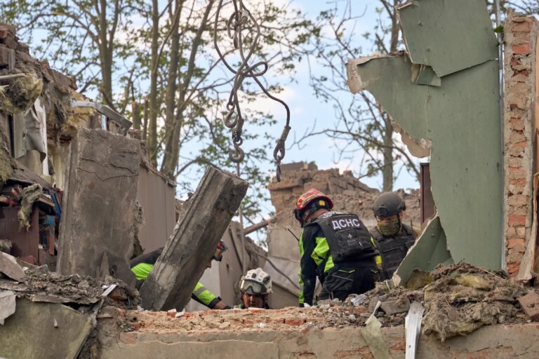 Frappe russe en Ukraine cause des pertes humaines, Moscou sous attaque de drones.