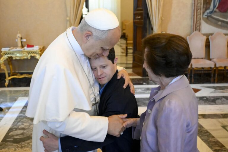 Le pape met en garde contre une médecine favorisant l’avortement et l’euthanasie.