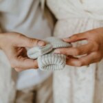 Deuil périnatal : des professionnels appellent à un temps de séparation pour les familles.