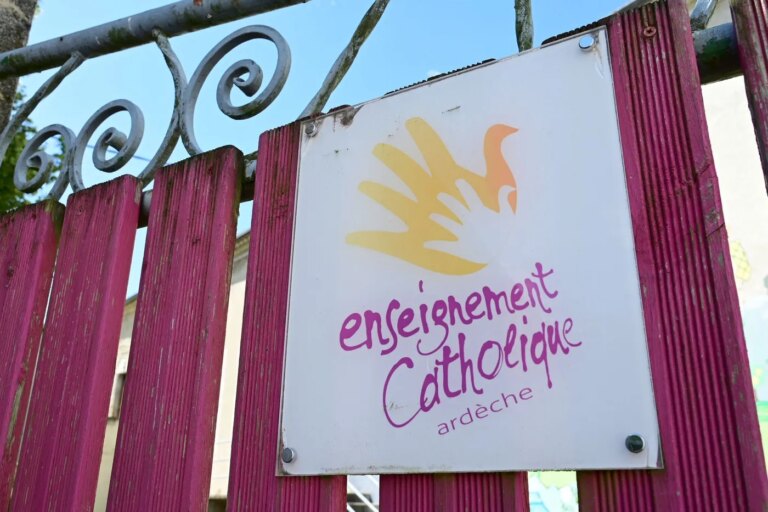 Proposition de loi sur le financement des écoles privées pour une meilleure transparence.