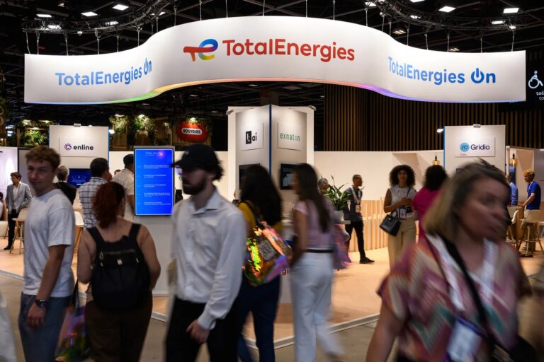 TotalEnergies sommé d’intégrer les émissions de CO2 de ses clients dans son plan de vigilance