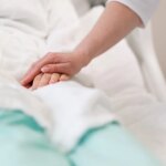 Fin de vie : l&rsquo;Église catholique face aux défis de l&rsquo;accompagnement spirituel.
