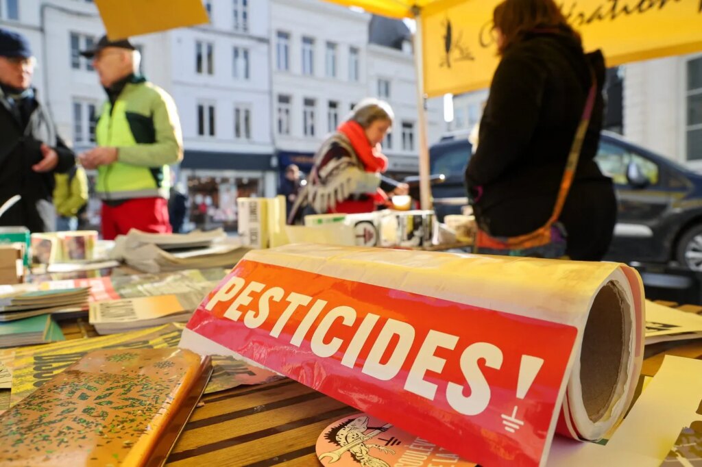 Loi d’urgence agricole : le Sénat adopte la réintroduction de pesticides interdits.