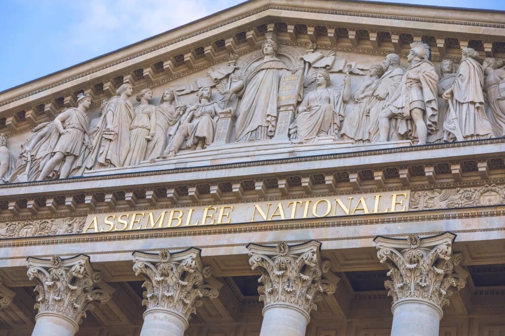 Fin de vie : Mgr Ulrich appelle à renoncer ; Yaël Braun Pivet salue les débats conclusifs