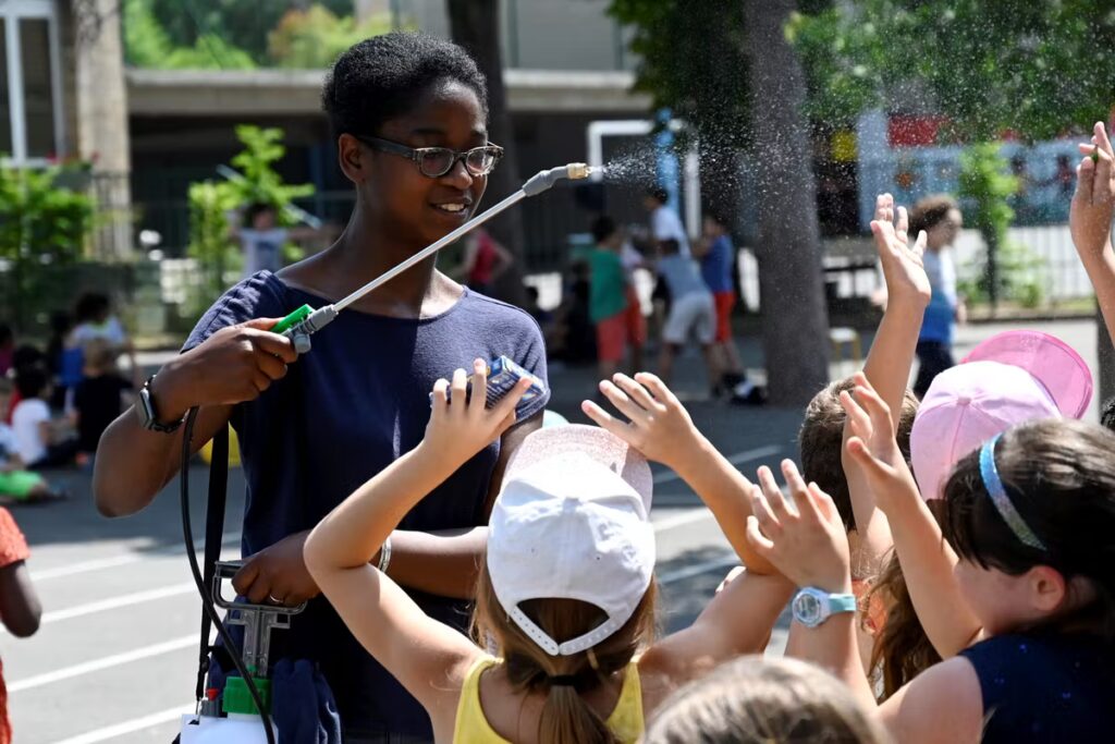 Alerte canicule : les crèches à Paris équipées de climatiseurs mobiles, pas les écoles