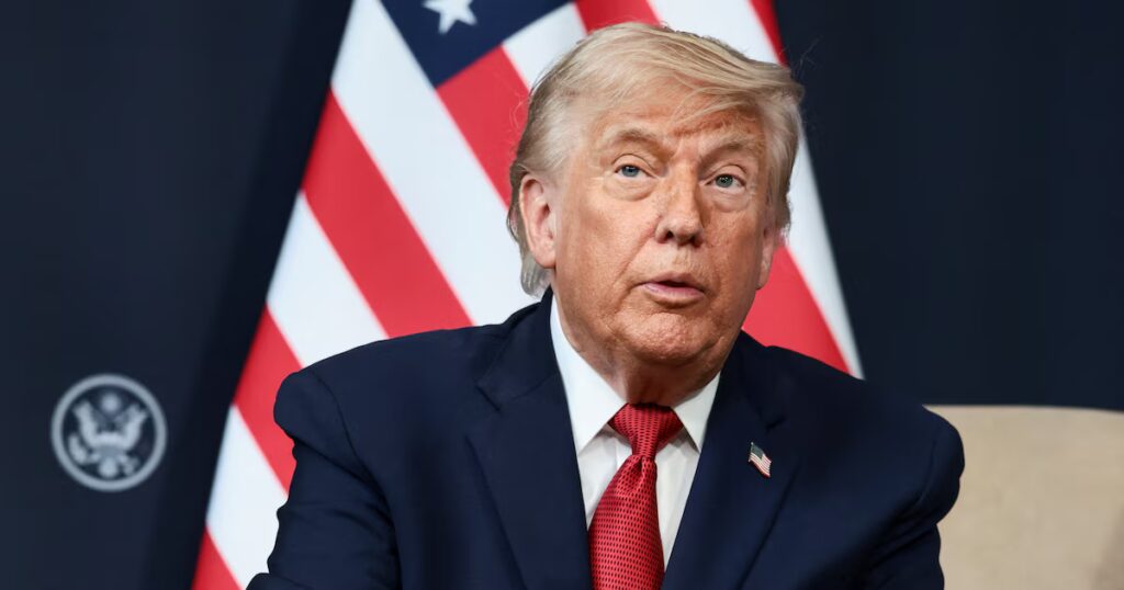 Trump envisage de relancer les frappes militaires en Iran, selon L’Express.