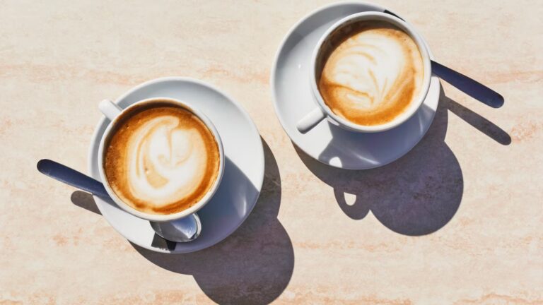 La consommation de café déconseillée par les autorités sanitaires lors de fortes chaleurs.