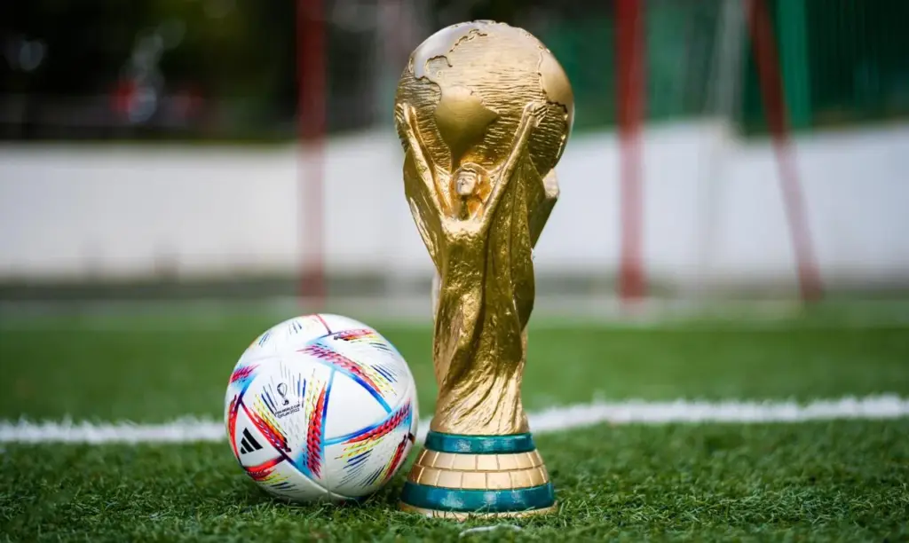 FIFA reconnaît un bug lors du match Qatar – Suisse, suscitant des interrogations sur l’arbitrage.