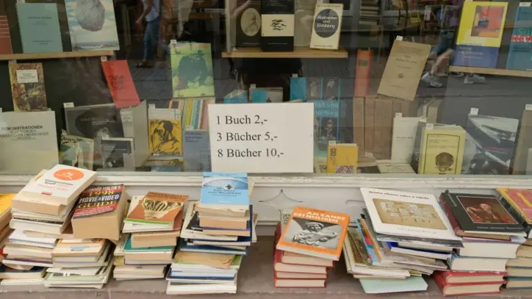 Des entreprises d’IA achètent des livres d’occasion, entraînant leur destruction.