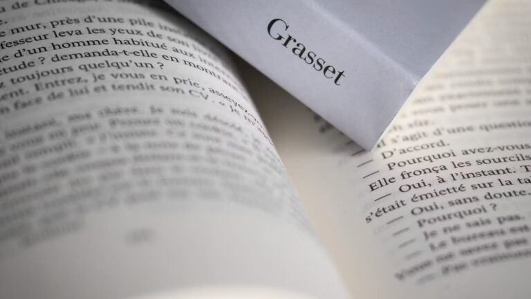 Droits d’auteur des auteurs de Grasset après leur départ massif : enjeux et conséquences.