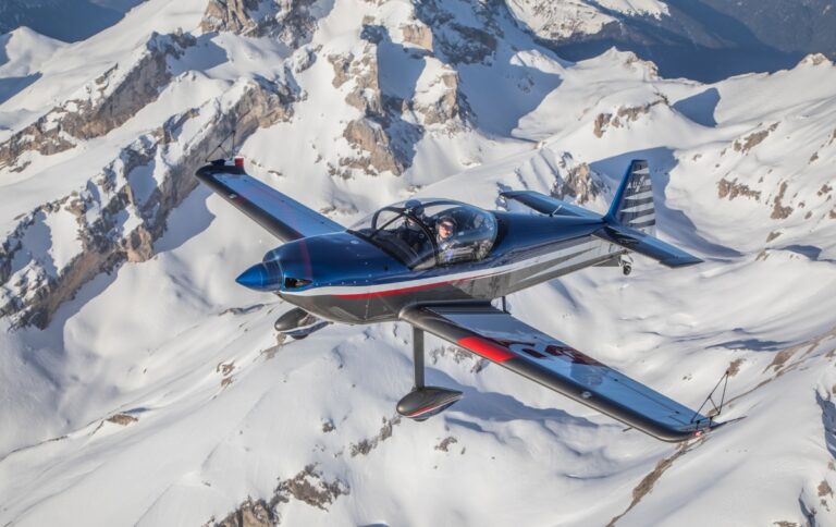 Aura Aero survole Rochefort dans le cadre de ses essais aériens pour l’aviation durable.