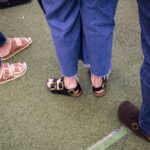 La compatibilité des Birkenstock en open space durant la canicule examinée par des experts.