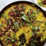 Riz pilaf au citron et amandes : une recette simple d&rsquo;Anna Jones à découvrir.
