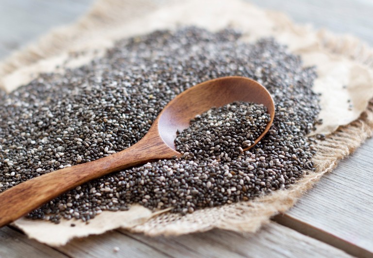 Les graines de chia : un super-aliment reconnu pour ses bienfaits sur la peau.