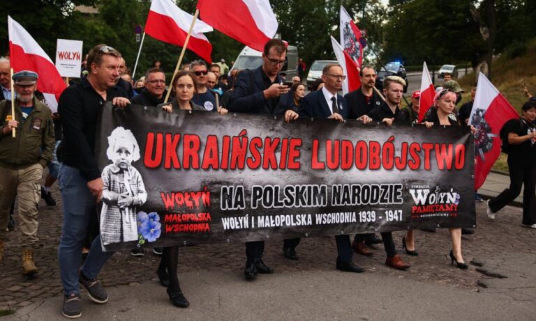 Querelle mémorielle entre la Pologne et l’Ukraine : tensions autour de l’histoire commune.