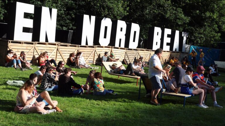 En Nord Bike organise une balade à vélo en groupe vers le festival En Nord Beat depuis Lille.