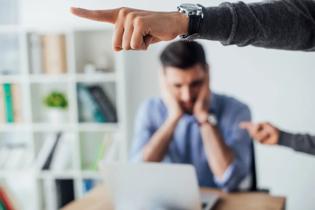 Reconnaissance de la victime d’accident du travail possible après conflit avec l’employeur en France