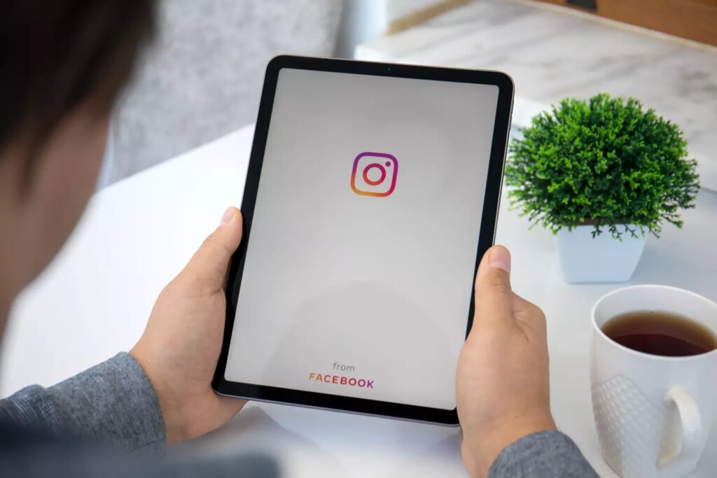 Une vendeuse condamnée à 3 500 € pour avoir insulté ses collègues sur Instagram.