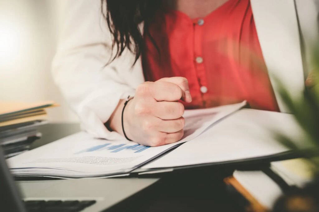 Prud’hommes : une salariée obtient 16 760 € avant de tout perdre en appel.