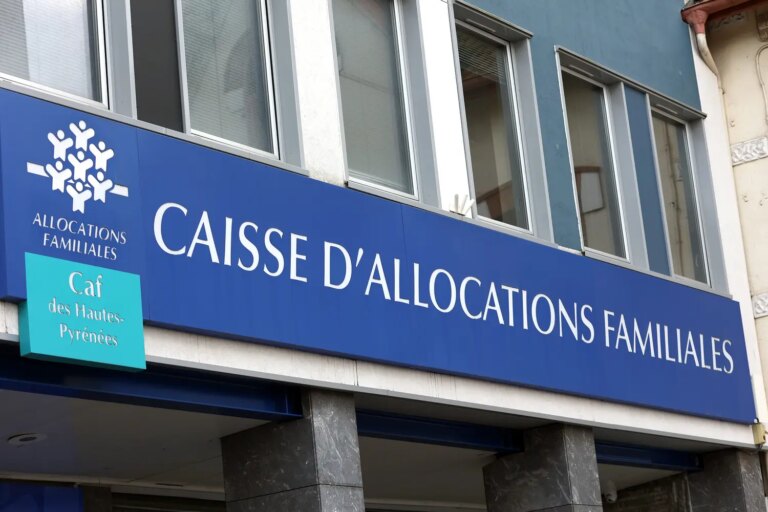 Prime d’activité pour un salaire de 2 000 euros : montant et conditions d’attribution en France.