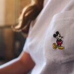 Recruteuse abandonne le pyjama Mickey, mais la réponse de la candidate pose problème.