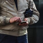 Licenciement par SMS d’un employé dans une villa de luxe entraîne la perte de 24 000 €