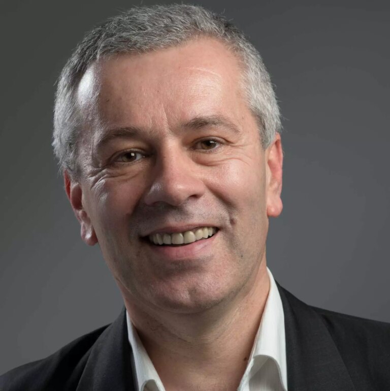 IA : Déploiement par des entreprises technologiques et risques associés pour la sécurité.