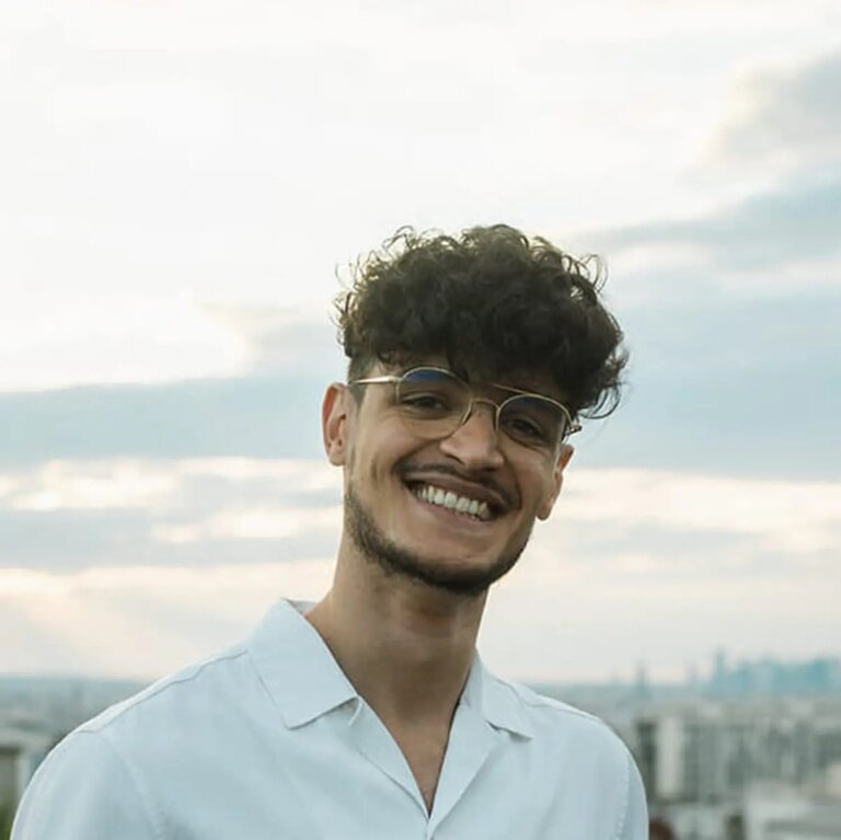 YouTube teste des miniatures géolocalisées, une avancée pour la Creator Economy.
