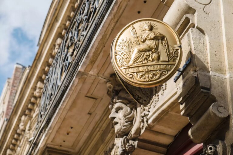 Héritage perdu : une femme voit ses biens attribués à la belle-famille par la justice.