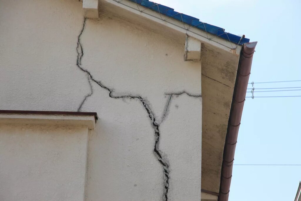 Le gouvernement avertit : risque de dévaluation immobilière pour les maisons dans le Gard et la Haute-Marne.