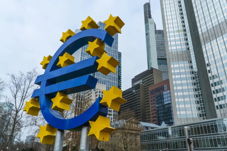 La BCE soutient la création de banques transfrontalières pour renforcer l’intégration européenne.