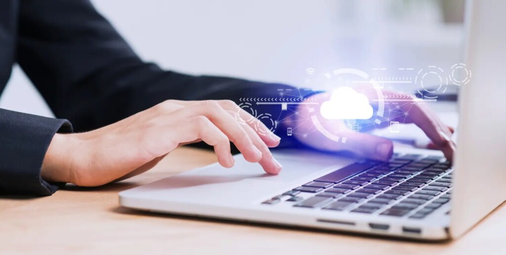 Proton VPN sécurise l’accès aux outils SaaS pour les équipes en déplacement.