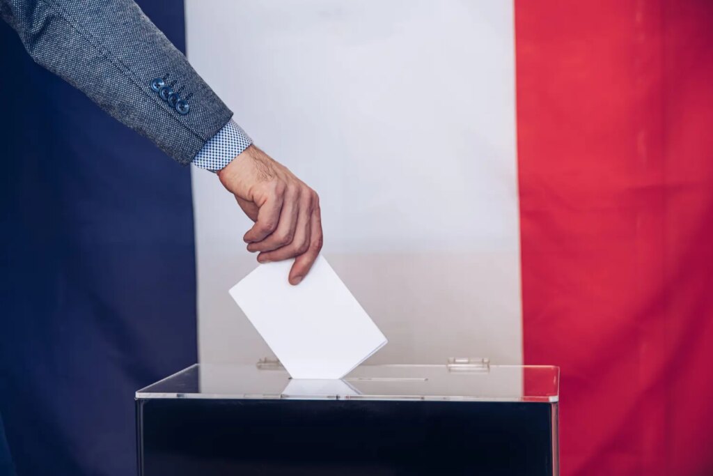 Jordan Bardella enregistre entre 35% et 37% d’intentions de vote au premier tour de la présidentielle selon Ifop.