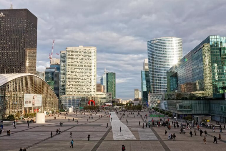 Anthropic recrute Steve Jarrett, ancien Chief AI Officer d’Orange, pour son expansion en Europe.