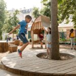 Oasis : l&rsquo;ouverture des cours d&rsquo;école comme refuge contre la canicule en France.