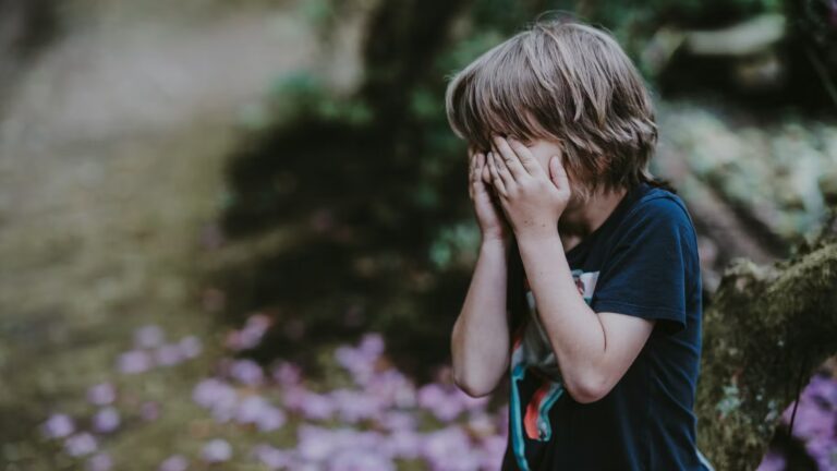 Pourquoi les enfants se comportent-ils mal après des vacances en famille ?